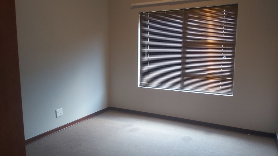 To Let 3 Bedroom Property for Rent in Hillside Free State